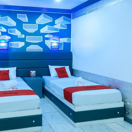 Reddoorz Plus @ Castle Chateau Iloilo Exterior photo